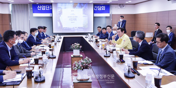 광주광역시(시장 이용섭)가 지역 내 첨단산단과 하남산단에 대한 대개조 사업을 본격화 하기로 했다.(사진=광주시)