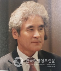 홍동의 중허서예연구원장