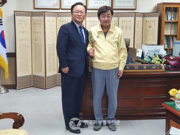 민주당 당권에 도전한 김부겸 전 행정안전부 장관과 민주당 입당을 앞둔 권영세 안동시장(사진=김부겸SNS)
