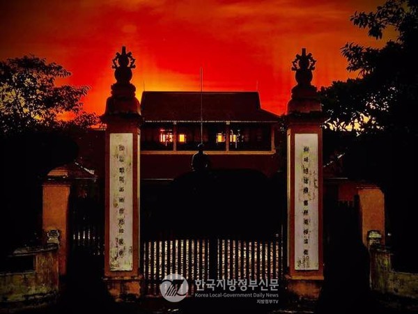 베트남 하띤성에 있는 응우옌주 기념관. 동틀무렵 여명에 물든 기념관이 한 폭의 유화처럼 아름답다.(사진제공=Thuan Nguyen, Ha Giang Vietnam)