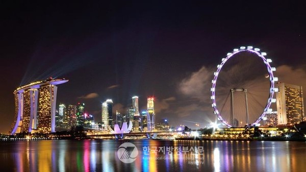 싱가포르 플라이어 대관람차 (사진 출처 visitsingapore.com)