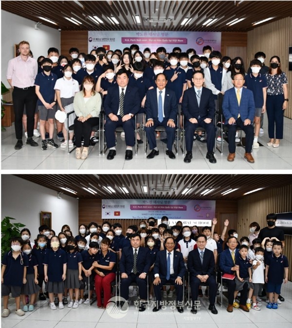 박노완 대사 일행은 한국글로벌학교를 방문하여 학생들의 열렬한 환영을 받았다(사진=한국글로벌학교)