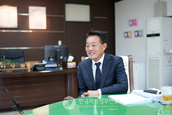 Mayor24시 특별대담 중인 이상철 곡성군수(사진=조용원 기자)
