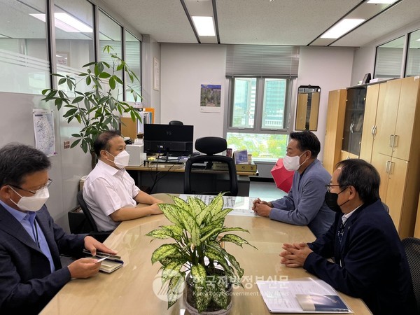 재정자립도가 열악한 상황에서 국비유치를 위해 이상철 군수가  수시로 중앙부처를 방문해 지원요청을 하고 있다.(사진=곡성군청)