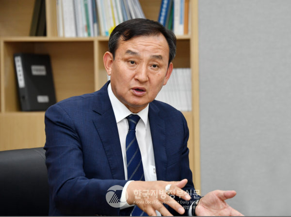 Mayor24시 특별대담을 나누고 있는 이병노 담양군수(사진=조용원 기자)