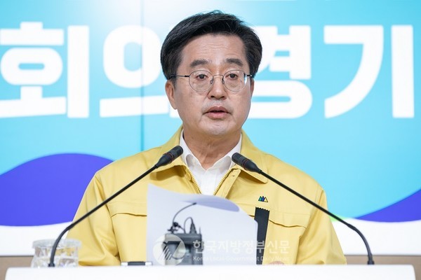 김동연 경기도지사가 31일 오전 경기도청 브리핑룸에서 서울 용산구 이태원 사고 관련 기자회견을 갖고 "우리 사회의 책임이라 부끄럽다"며 사고 희생자와 유가족에 애도를 표했다.(사진=경기도청)