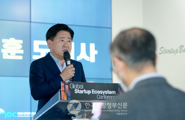 오영훈 지사는 8일 개최된 ‘2022 글로벌 스타트업 생태계 컨퍼런스’에 참석해 제주도를 스타트업들에게 꿈의 도시가 되도록 만들겠다고 밝혔다(사진=제주도청)