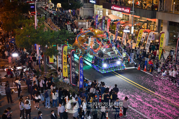 사계절 축제로 낭만 미항 여수를 찾는 젊은 관광객들에게 맛과 멋을 즐기는 전국 5대 관광지로 급부상했다(사진-여수시청)