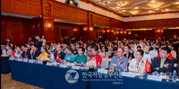 한-베수교 30주년을 기념한 ‘2022 한-베 뷰티 비즈니스 포럼’이 11월 24일 하노이 그랜드 플라자 호텔에서 1000명이 참석한 가운데 성황리에 개최되었다(사진=포럼 조직위원회)