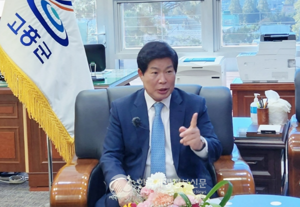 공영민 고흥군수가 29일 민선8기 6대 분야 100대 공약을 확정해 발표하고 '힘찬 도약, 희망찬 고흥' 실현을 위한 대장정에 돌입했다(사진=조용원 기자)