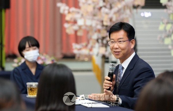 박병규 광산구청장은 9일 교육부 미래교육지구 선정과 관련하여 새로운 미래를 열어가는 상생‧혁신의 교육 생태계 구현에 최선을 다하겠다고 말했다(사진=광주광산구청)