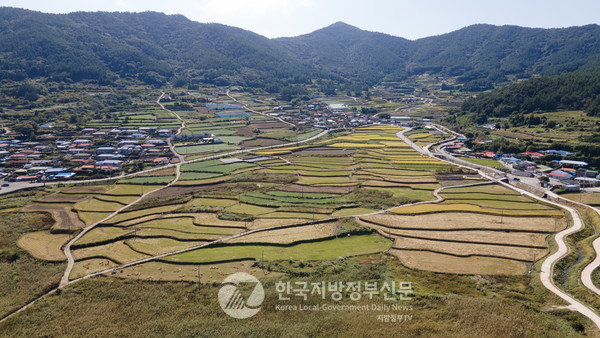 국제 생태괸광지로 인증받게 된 완도 청산도 구들장논 전경(사진=완도군청)