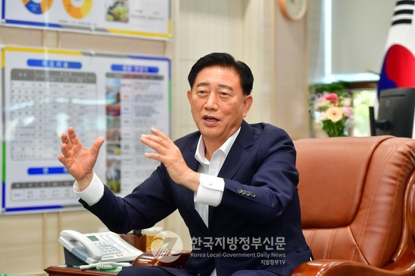 김한종 장성군수의 민선8기 공약인 ‘예산 6000억 원 달성’에 성공하며 군정 발전의 새 시대를 열었다.(사진=장성군청)