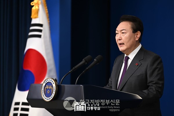 윤 대통령은 1일 용산 대통령실에서 "2023년 희망찬 새해가 밝았다. 새해 복 많으 받으시라"며 신년사를 발표했다.(사진=대통령실)