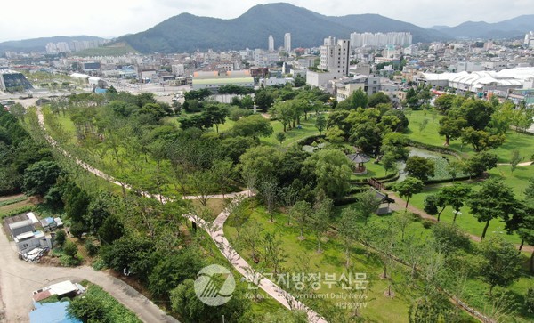 전남도는 2019년부터 여수 국가산단, 순천 율촌산단, 광양 명당산단, 목포 대양산단 등 총 48개소에 987여억 원을 투입해 98.4ha의 기후대응 도시숲을 조성해오고 있다.(사진=전남도청)