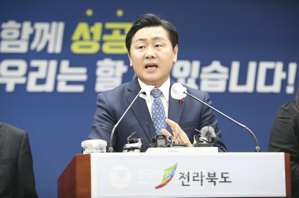 지난해 12월 전북특별자치도 특별법의 국회 본회의 통과를 이끌어 낸 김관영 전북지사가 내년 1월 '전북특별자치도' 출범을 위한 만반의 준비에 돌입했다.(사진=전북도청)