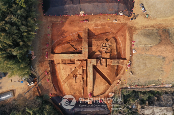 전남 영암군 소재 ‘옥야리 고분군’에 대한 복원, 정비 과정에서 ‘마한시대의 혈연ㆍ친족관계’를 규명할 수 있는 열쇠를 찾아내 학계의 비상한 관심을 모으고 있다.(사진=영암군청)