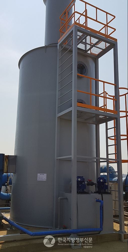 인천 서구는 깨끗한 대기환경을 위해 올해 소규모 사업장에 대기오염·악취 방지시설 설치비용의 최대 90%, 7.2억 원까지 노후 방지시설 교체를 지원한다. (사진=서구청)