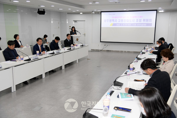 광주광역시가 ‘세계보건기구 고령친화도시 국제네트워크’ 재인증 추진을 위해 8일 제2기 고령친화도시 5개년 계획을 확정하고 5개 영역 52개 과제에 4조1494억원을 투입한다(사진=광주시청)