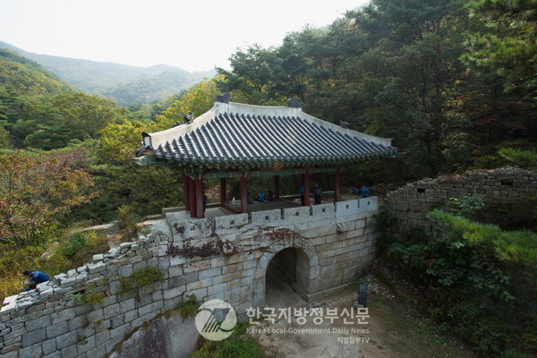 고양특례시는 문화유산 정책·보존팀을 구성해 국가유산의 원형을 드러내는 데 집중하고 있으며 북한산성 세계유산 등재를 함께 추진하고, 고양의 대표 유적을 디지털 기술로 복원하는 등 문화유산의 가치 확산에도 힘쓰고 있다.