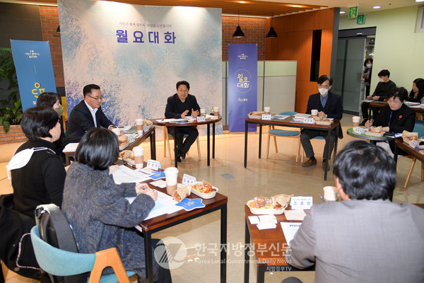 강기정 시장은 21일 광주색 담은 체험·문화 연계 체류형 복합쇼핑몰을 조성하겠다고 밝혔다(사진=광주시청)