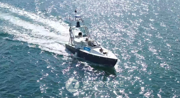 경상남도가 추진하고 있는 무인선박 해상실증 사업에서 국내 최초로 친환경 전기추진시스템을 적용한 무인선박 ‘해상실증’이 성공했다. 아라곤 3호(사진=경남도청)