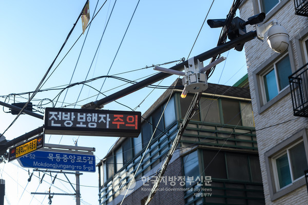 양천구 신개념 교통신호체계 '골목길 방향주의 알리미' 현장. (사진=양천구청)