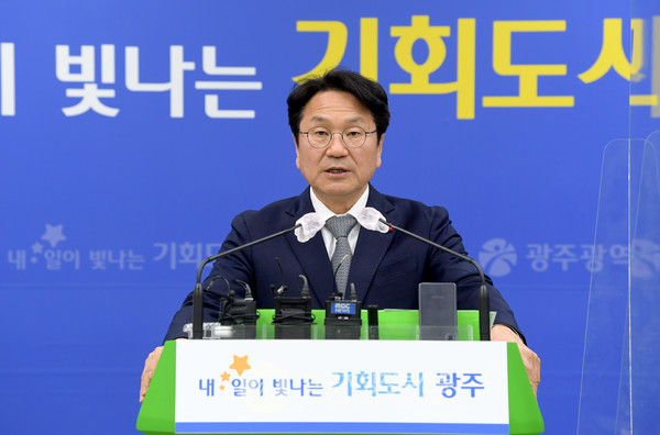 강기정 광주광역시장은 2023년도 제1회 추가경정예산안 1216억원을 편성해 2일 광주광역시의회에 제출했다.(사진=광주시청)