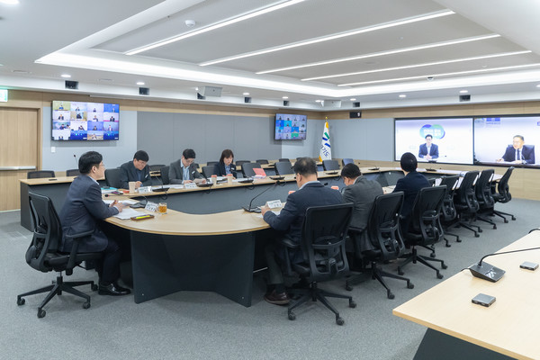 경기도는 오병권 행정1부지사 주재로 10일 도청에서 31개 시․군 부단체장들과 영상으로 1분기 재정 신속 집행 시․군 점검 회의가 열었다. (사진=경기도청)