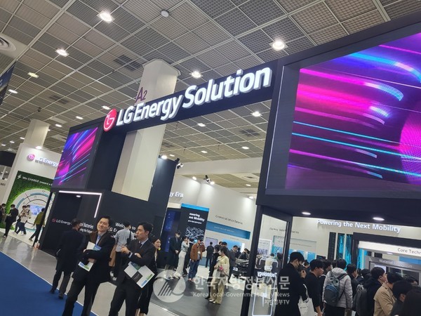 LG에너지솔루션과 SK온은 이번 인터배터리에서 LFP 배터리 시제품(prototype)을 최초 공개했다(사진=배성열 객원기자)