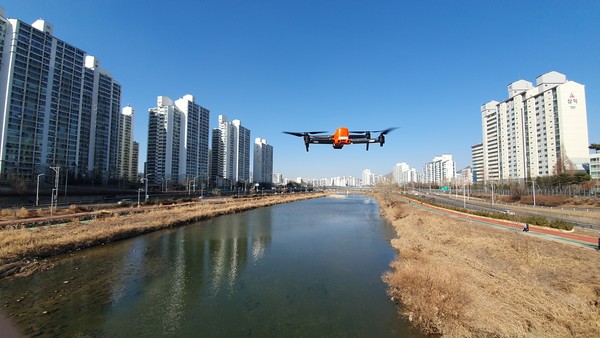 노원구는 준설량 측량을 위해 중랑천 총 3.7㎞ 구간을 11차례 출장하여 사진촬영을 진행했고 총 10,397장을 촬영하여 그 중에 엄선한 약 1051장으로 3D모델을 만들었다. (사진=서울 노원구청)
