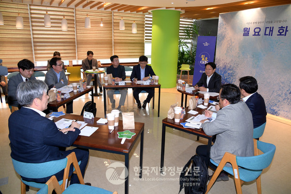 강기정 광주시장은 정부가 광주 빛고을산단 인근에 지정한 ‘미래차 국가산단’은 AI‧빅데이터‧모빌리티 융복합산업의 거점으로 조성될 것이라고 밝혔다.(사진=광주시청)