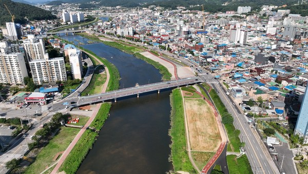 신천 친수공간 마스터플랜 수립 용역은 신천 내 송천교(롯데마트 옆)부터 상패교(동남아파트 옆)까지 약 4.5km에 달하는 친수공간에 대한 전체 기본계획을 수립하는 것이다. (사진=동두천시)