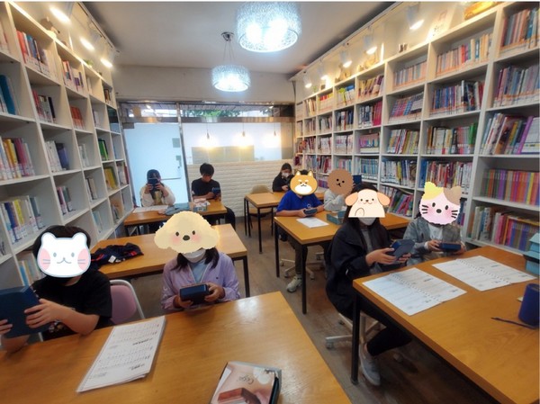 ‘긴급‧일시돌봄’ 서비스는 아이 키우기 좋은 도시를 만들기 위한 ｢엄마아빠 행복 프로젝트｣의 하나로, 입원이나 갑작스러운 야간근무 같이 부득이한 사정으로 초등학생 자녀를 맡길 곳이 필요한 경우, 가까운 ‘지역아동센터’에서 단시간 돌봄을 무료로 이용할 수 있는 서비스다. 사진은 나욧지역아동센터 모습 (사진=서울시청)