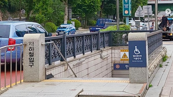 서울시(시장 오세훈)와 서울교통공사가 지난해 말 긴급 안전대책 시행에 이어 2023년에도 지하철 혼잡도 완화 대책을 추진한다. 참고사진은 해당기사와 직접 관련이 없음 (사진=서울교통공사 SNS)