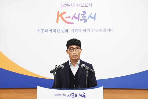 김재성 시민고충담당관은 “민원은 시민의 가장 절실한 목소리이자 당연한 권리”라며 “시 행정은 다양한 시민의 목소리에 귀 기울이고 어려움을 해결하며 주민 권익 향상에 기여할 책임과 의무가 있다”라고 강조했다. (사진=시흥시청)
