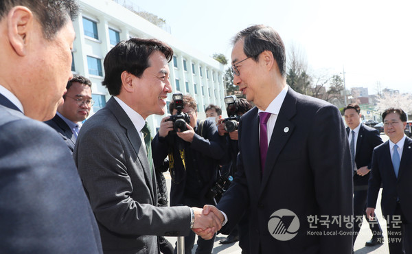 30일 '강원특별자치도 지원위원회' 첫 회의가 강원도청에서 개최됐다/사진=강원도