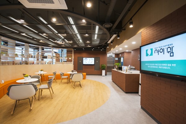 서울 강남구(구청장 조성명)가 2023년 ‘제17회 대한민국 서비스만족 대상’ 공공서비스 부문에서 전국 최초 청소년심리지원센터 사이쉼 설치·운영으로 30일 대상을 수상했다. (사진=강남구청)