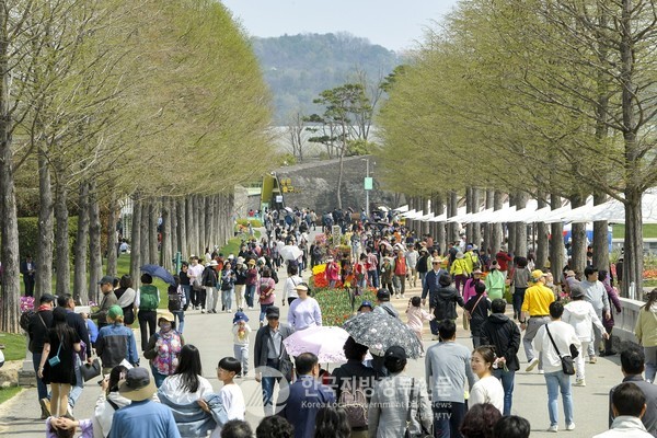 2023순천만국제정원박람회가 개장 이틀 만에 25만 명을 돌파하며 박람회는 물론, 지역상권에도 그야말로 대박 조짐을 보이고 있다.(사진=순천시청)