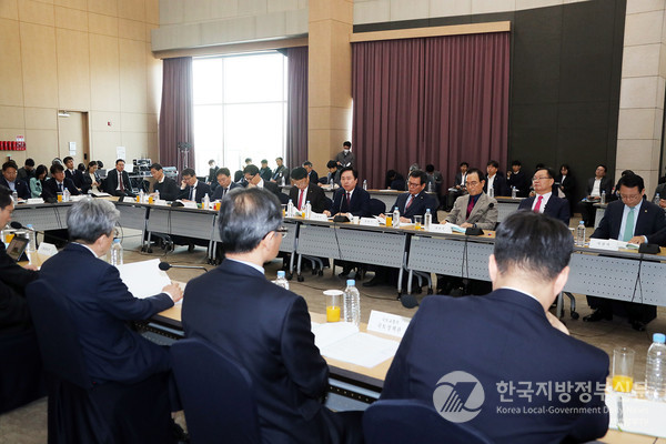 지난 달 31일 정부세종컨벤션센터에서 열린 국토교통부 주관 범정부 추진지원단 킥오프 회의에서 안동 바이오 생명 국가산업단지를 비롯한 15개 지자체가 신규 산단 조성 로드맵을 공유했다/사진=안동시