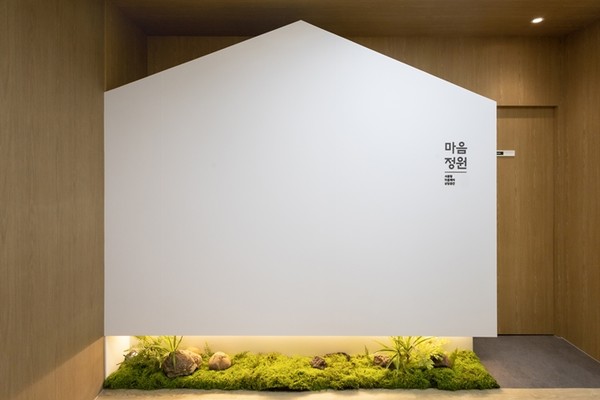 서울시가 스트레스로 힘들어하는 시민들을 위하여 상담공간을 개발했다고 밝혔다. ‘마음정원’ 외부파사드 (사진=서울시청)