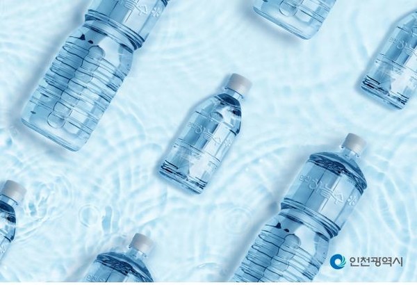 인천광역시(시장 유정복)는 인천의 수돗물 브랜드‘인천하늘수’가 New York Festivals이 주최·주관하는‘제14회 대한민국 국가브랜드대상’수돗물 브랜드 부문에서 지자체 최초로 대상을 수상했다고 밝혔다. (자료=인천시청)