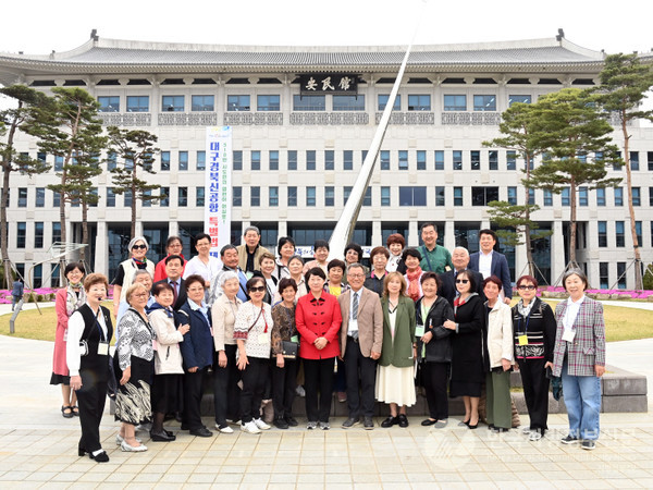 카자흐스탄 고려인 노인대학 모국방문단은 14일 경북도청을 방문 했다/사진=경북도