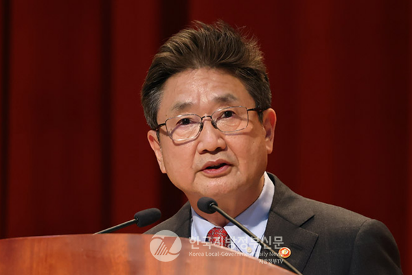 박보균 문체부 장관은 20일 가짜뉴스 우리 사회의 갈등과 반목을 조장하고 신뢰를 파괴하는 악성 정보 전염병이라며 이를 퇴치하기 위해 역량을 집중하고 있다고 밝혔다(사진=문체부)