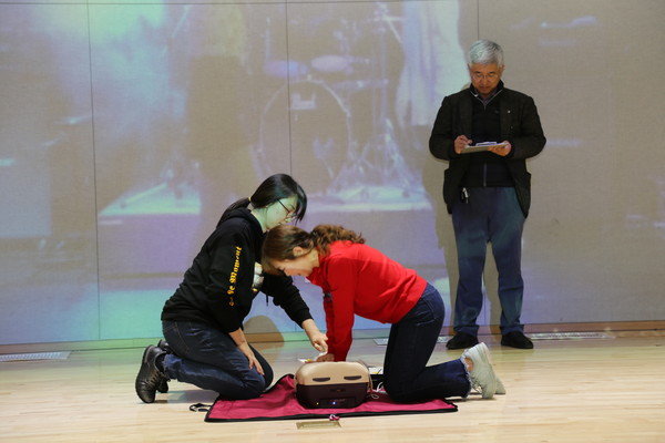 서울시 소방재난본부는 생명이 위급한 환자를 발견한 시민이라면 누구나 효과적으로 대응할 수 있도록 일반인을 대상으로 한 심폐소생술의 교육 강화에 적극 나선다고 밝혔다. (사진=서울시 소방재난본부)