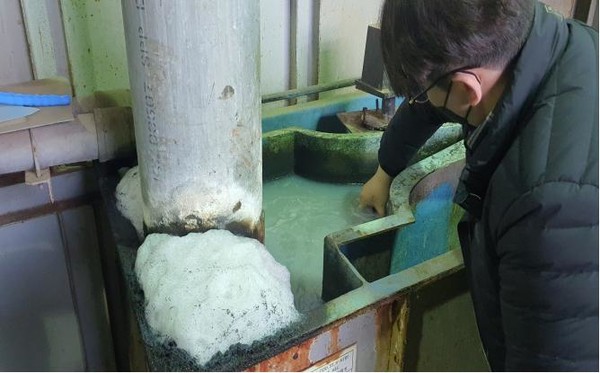 인천광역시(시장 유정복)는 남동국가산업단지 소재 고농도 오염물질 배출업체에 대한 특별점검을 실시한 결과, 기준치를 초과한 오염물질이 포함된 폐수를 방류하는 등 위법행위를 저지른 59개 업체를 적발해 행정 조치했다고 밝혔다. (사진=인천시청)