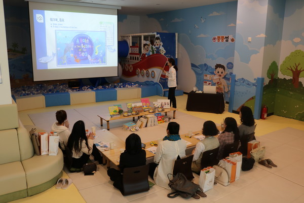 평택시 어린이급식관리지원센터는 영유아의 편식으로 어려움을 겪고 있는 관내 가정을 대상으로 특성화 사업 '소크라테스의 밥상'을 지난 12일부터 5주차 과정으로 센터 내 어린이체험관에서 진행하고 있다. (사진=평택시청)