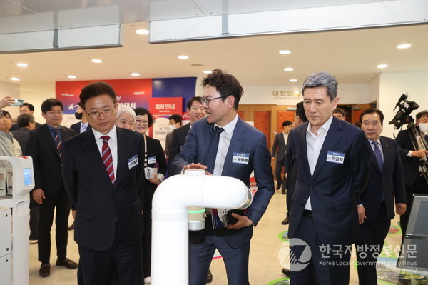 경북도와 포항시는 26일 시청 대회의실에서 푸드테크 산업 육성의 구심체 역할을 담당할 ‘K-키친 추진위원회’ 발대식을 개최했다/사진=포항시