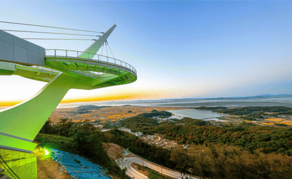 인천광역시(시장 유정복)와 인천관광공사(사장 백현)는 문화체육관광부와 한국관광공사가 추진한 ‘2023 DMZ 평화테마 공연 페스타’ 공모사업에서 1위로 선정돼 국비 7억 원을 확보했다고 밝혔다. 교동도 화개정원 사진 (사진=인천시청)