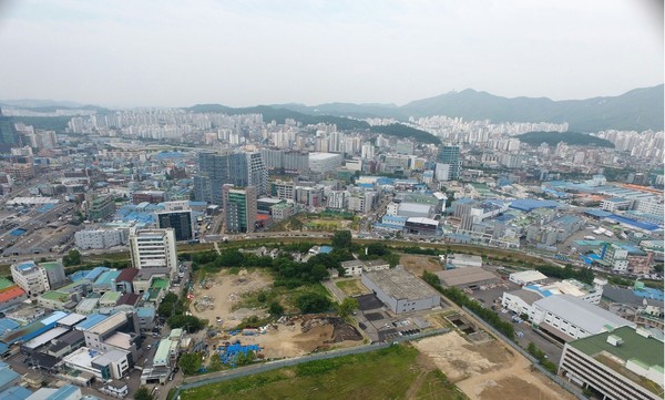 군포시 관계자는 "예비타당성조사가 통과된 만큼 지구지정 및 계획결정 등 행정절차를 거쳐 2025년도 상반기 착공을 목표로 국토교통부와 LH 등과 협의를 통해 조속히 추진될 수 있도록 최선을 다하겠다"라고 설명했다. 군포당정공업지역 모습 (사진=군포시청)